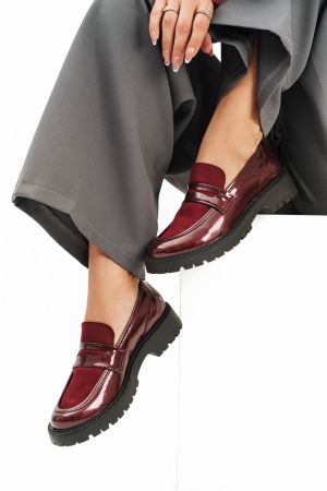 Μπορντό Loafers σε Συνδυασμό Υλικών Ελληνικής Κατασκευής -Χαλαρή στάση