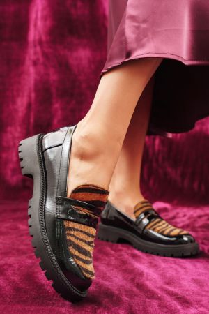 Μαύρα/Ζεβρέ Loafers Ελληνικής Κατασκευής σε Print - Λυγισμένο πόδι  