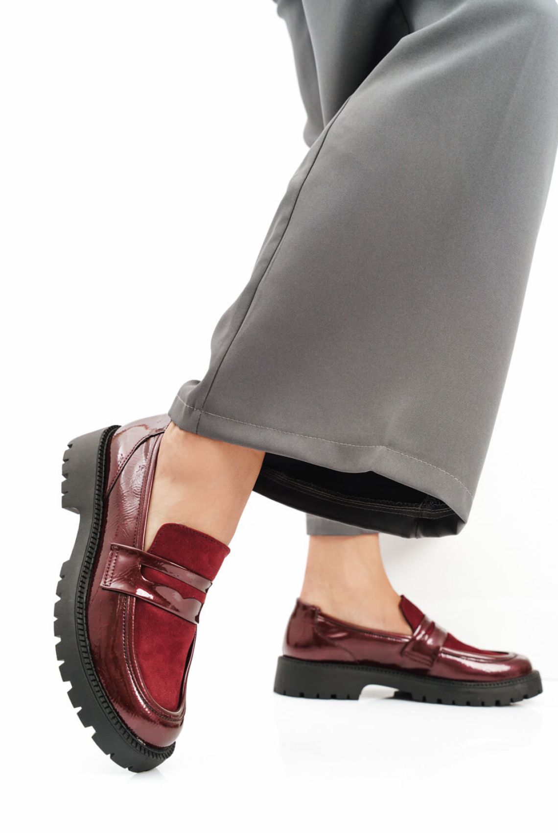 Μπορντό Loafers σε Συνδυασμό Υλικών Ελληνικής Κατασκευής -Λυγισμένο πόδι  