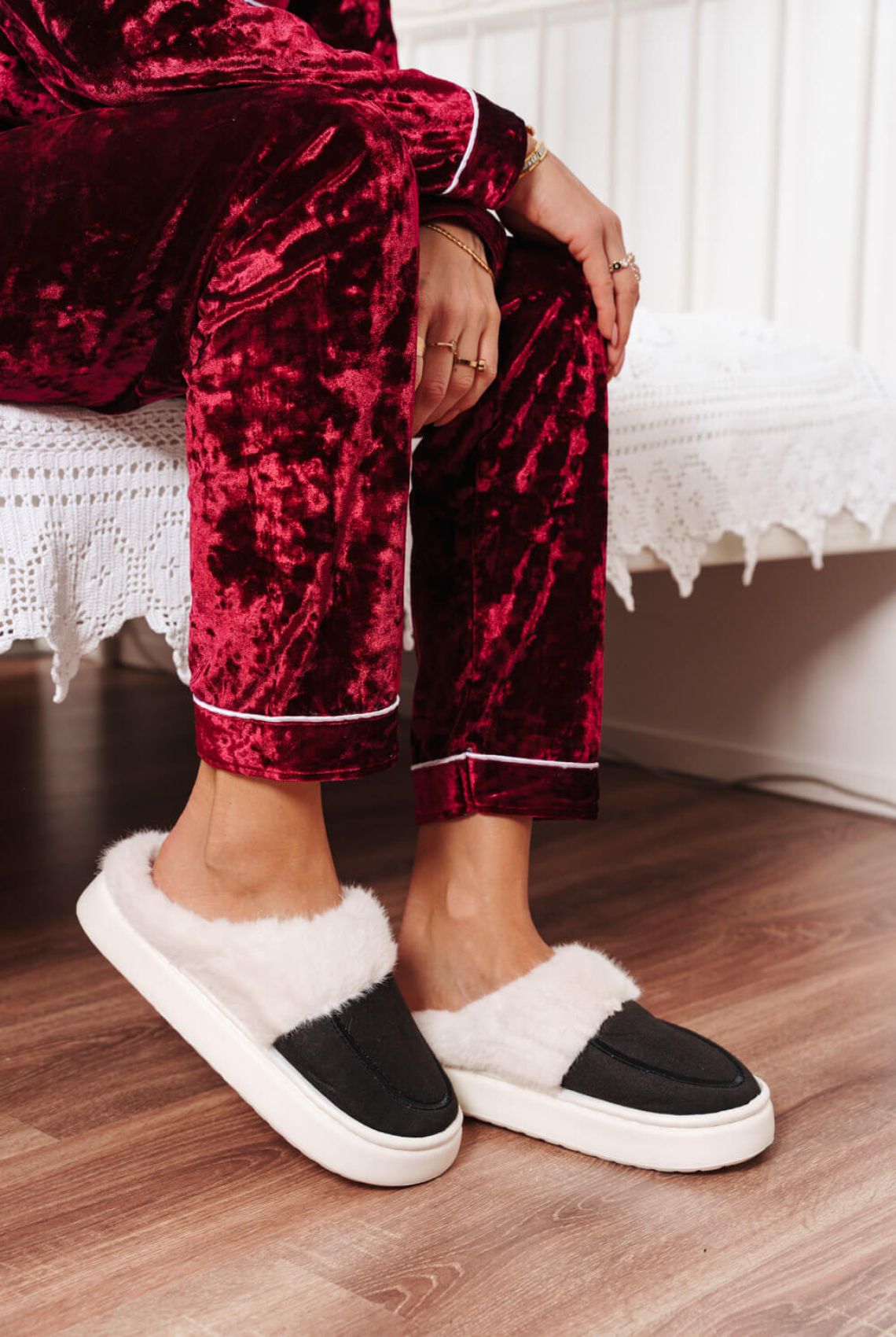 Black Warm Slippers with Fur Lining