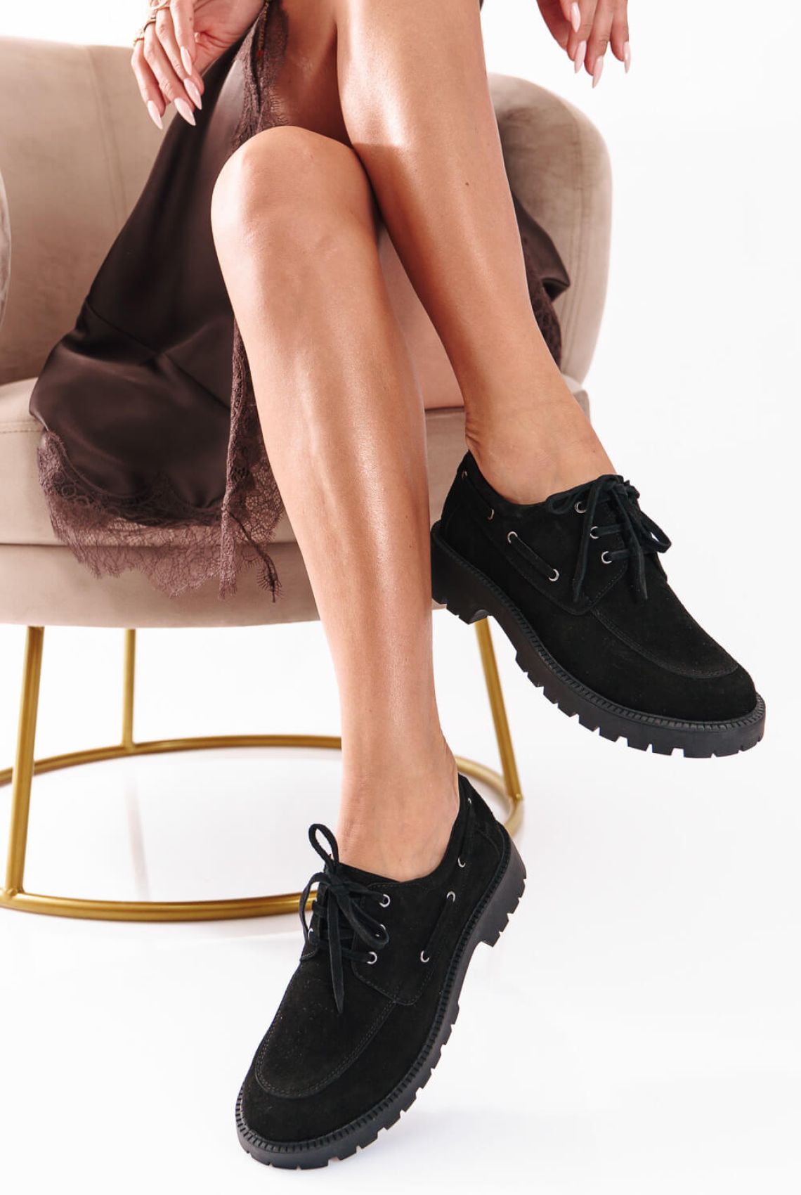 Μαύρα Loafers με Δέσιμο Κορδόνι και Chunky Σόλα - Καθιστή στάση 