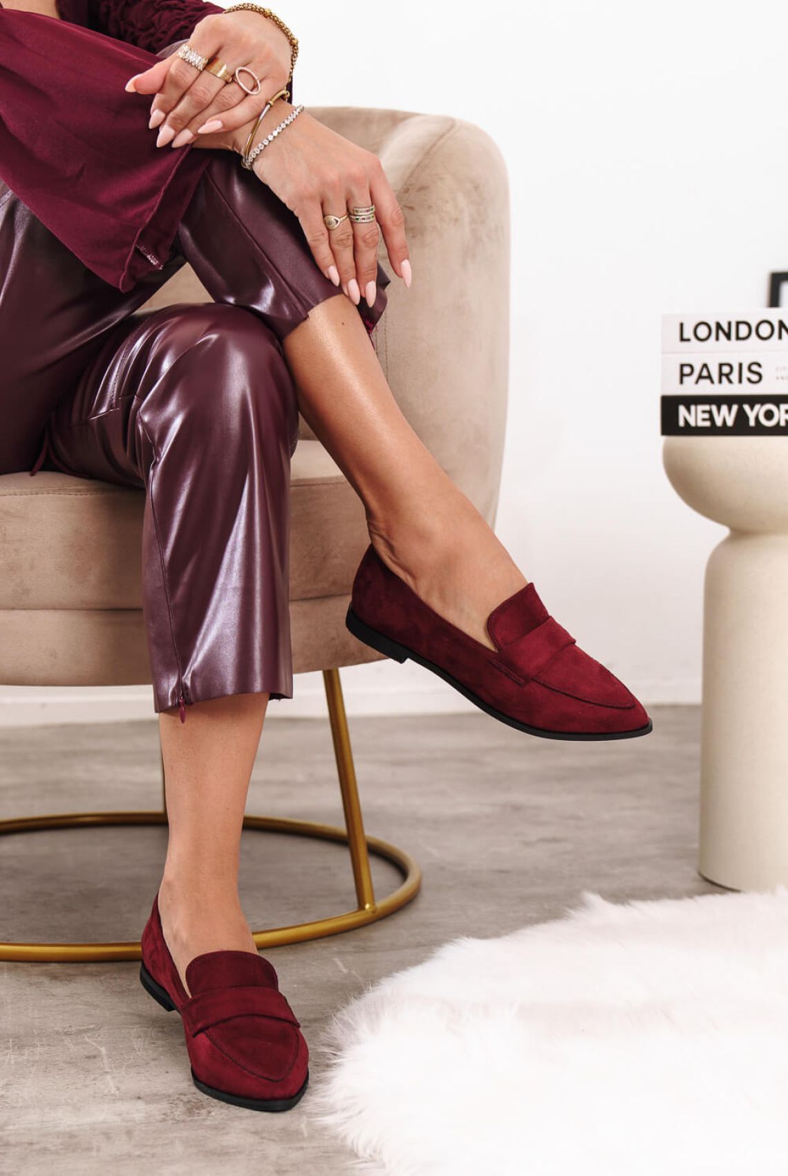 Μπορντό Loafers με Καπιτονέ Λεπτομέρειες και Ματ Υφή - χαλαρή στάση