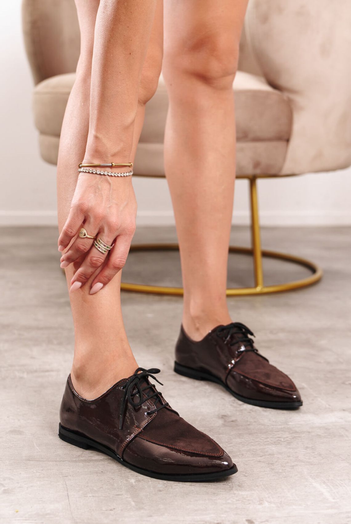 Καφέ Oxford Loafers με Λουστρίνι και Δέσιμο με Κορδόνια - όρθια στάση