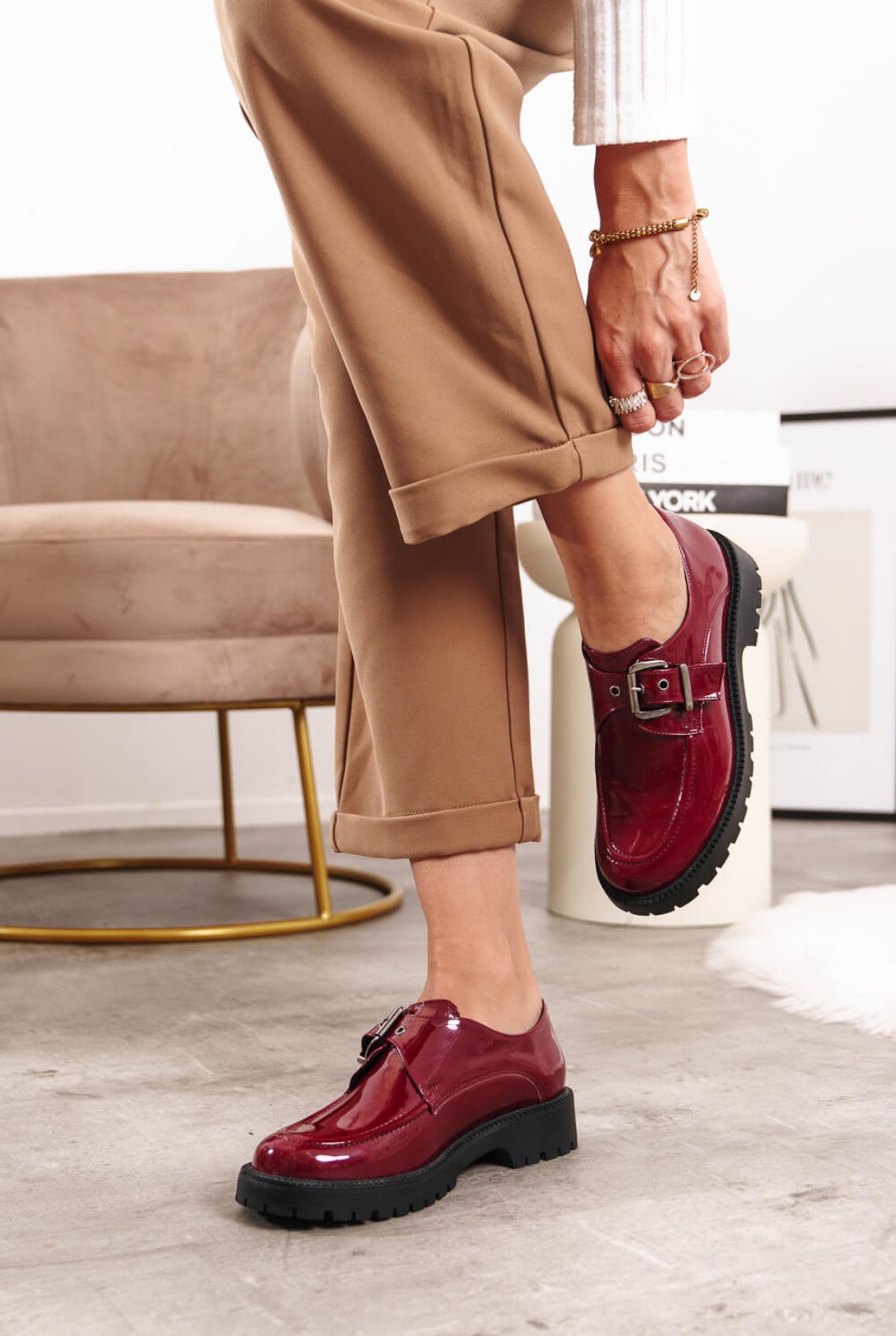 Μπορντό Loafers με Διπλή Μεταλλική Αγκόρτσα κ Chunky Σόλα - Λυγισμένο πόδι  