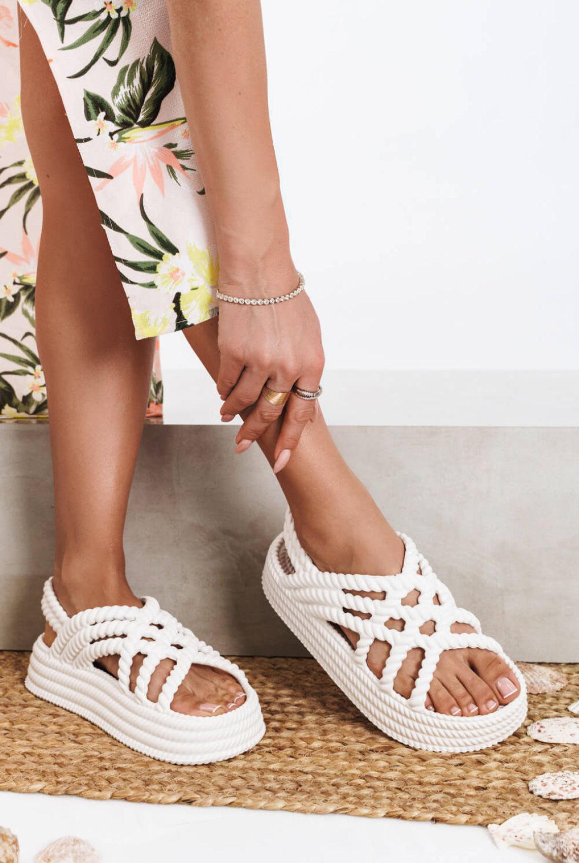 Λευκά Flatforms από Λάστιχο με Ανάγλυφο Σχέδιο Σχοινιού - Όρθια στάση 