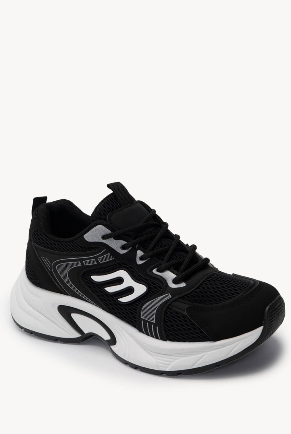 Μαύρα Sneakers με Δίχτυ και Chunky Σόλα - έντονο λογότυπο, αντίθεση χρωμάτων 