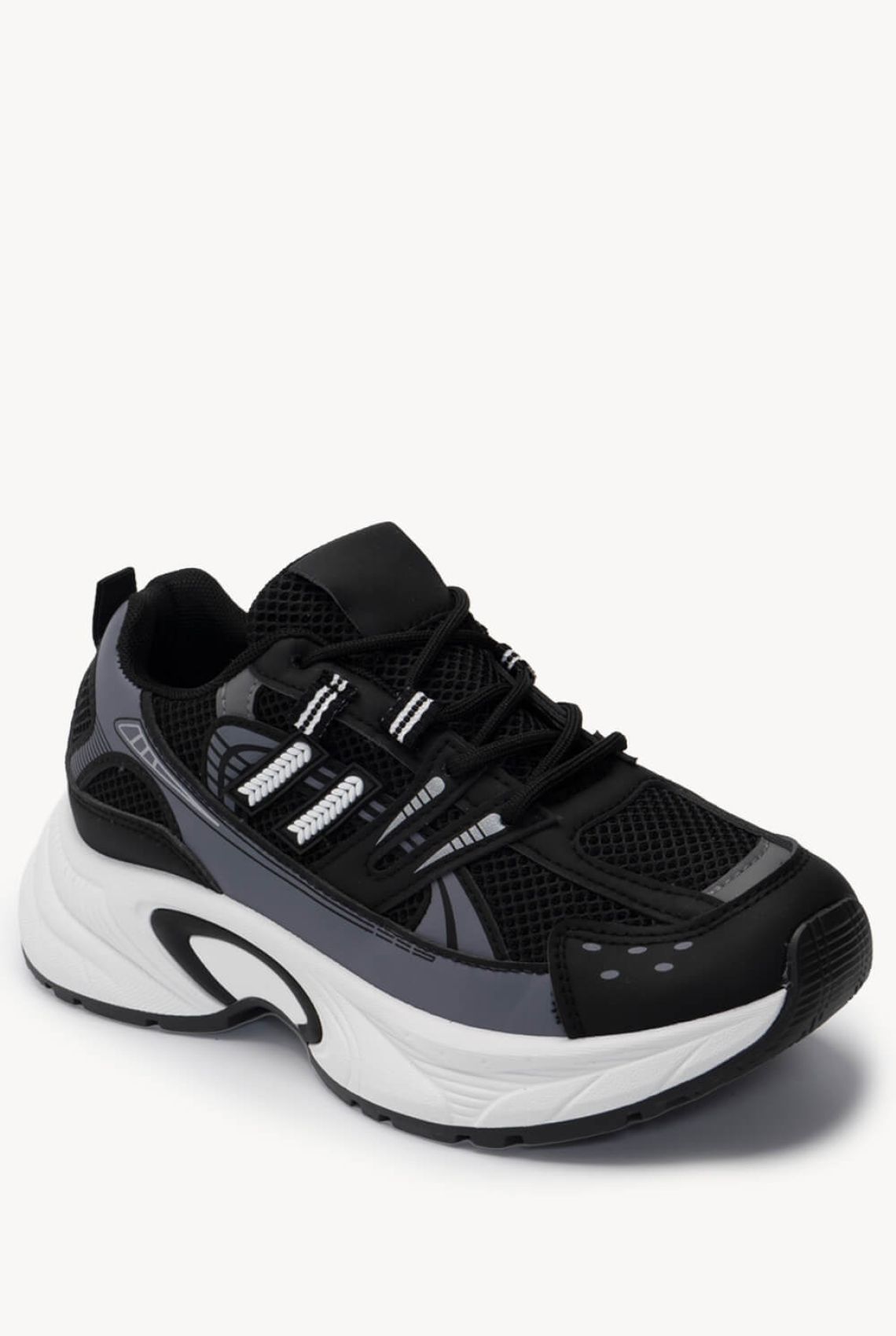 Μαύρα Chunky Sneakers με Ανάγλυφη Σόλα - λεπτομέρεια στη σόλα, αντίθεση χρωμάτων