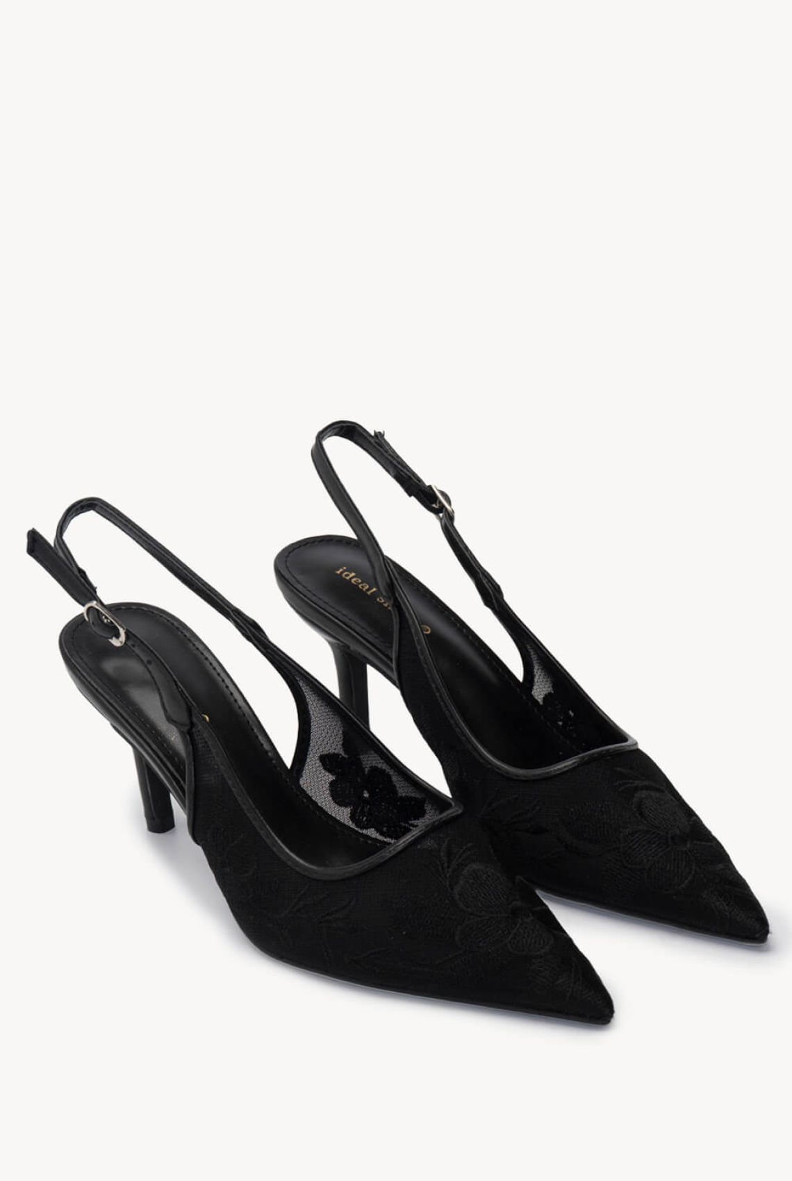 Μαύρες Γόβες Slingback με Κεντημένο Τούλι -  Ζευγάρι παπουτσιών Σε λευκό φόντο 